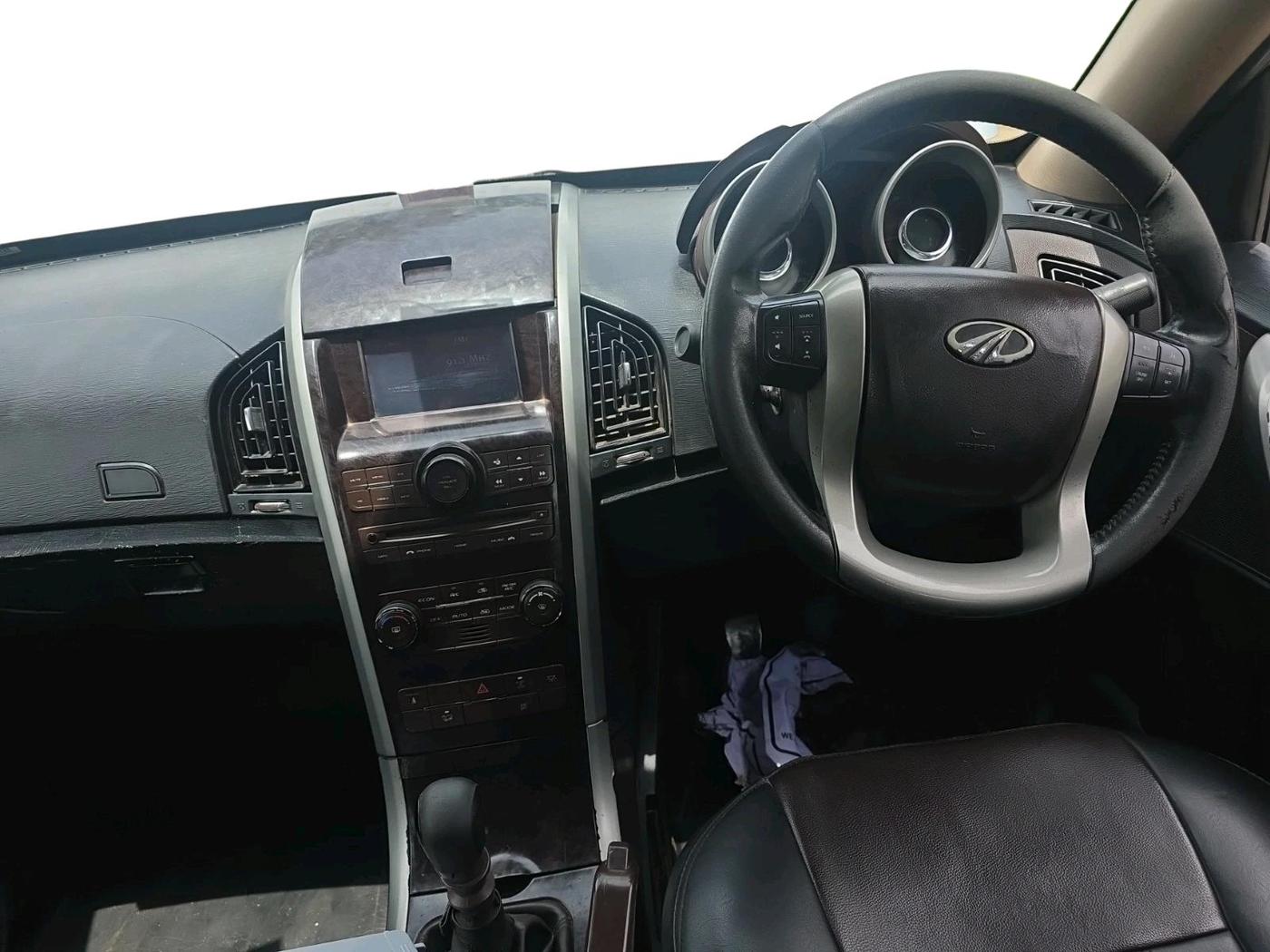 2013 Mahindra XUV500 W8, Diesel, Manual, 1,95,953 km, interior