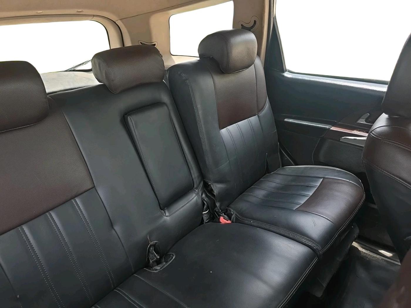 2013 Mahindra XUV500 W8, Diesel, Manual, 1,95,953 km, interior