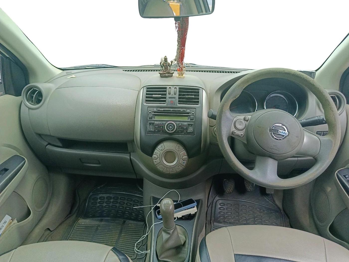 2012 Nissan Sunny XV PETROL, Petrol, Manual, 1,21,933 km, interior