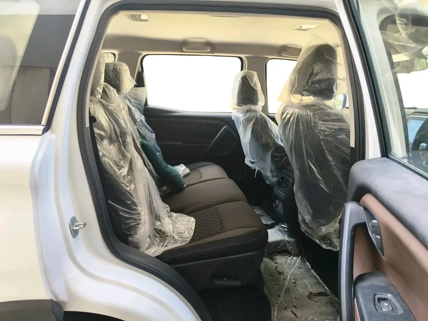 2025 Mahindra SCORPIO-N Z4 PETROL MT 7 STR (E), Petrol, Manual, 8,097 km, interior