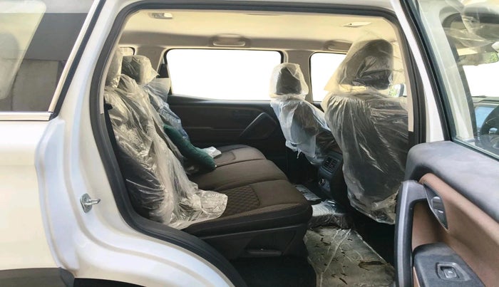 2025 Mahindra SCORPIO-N Z4 PETROL MT 7 STR (E), Petrol, Manual, 8,097 km, interior