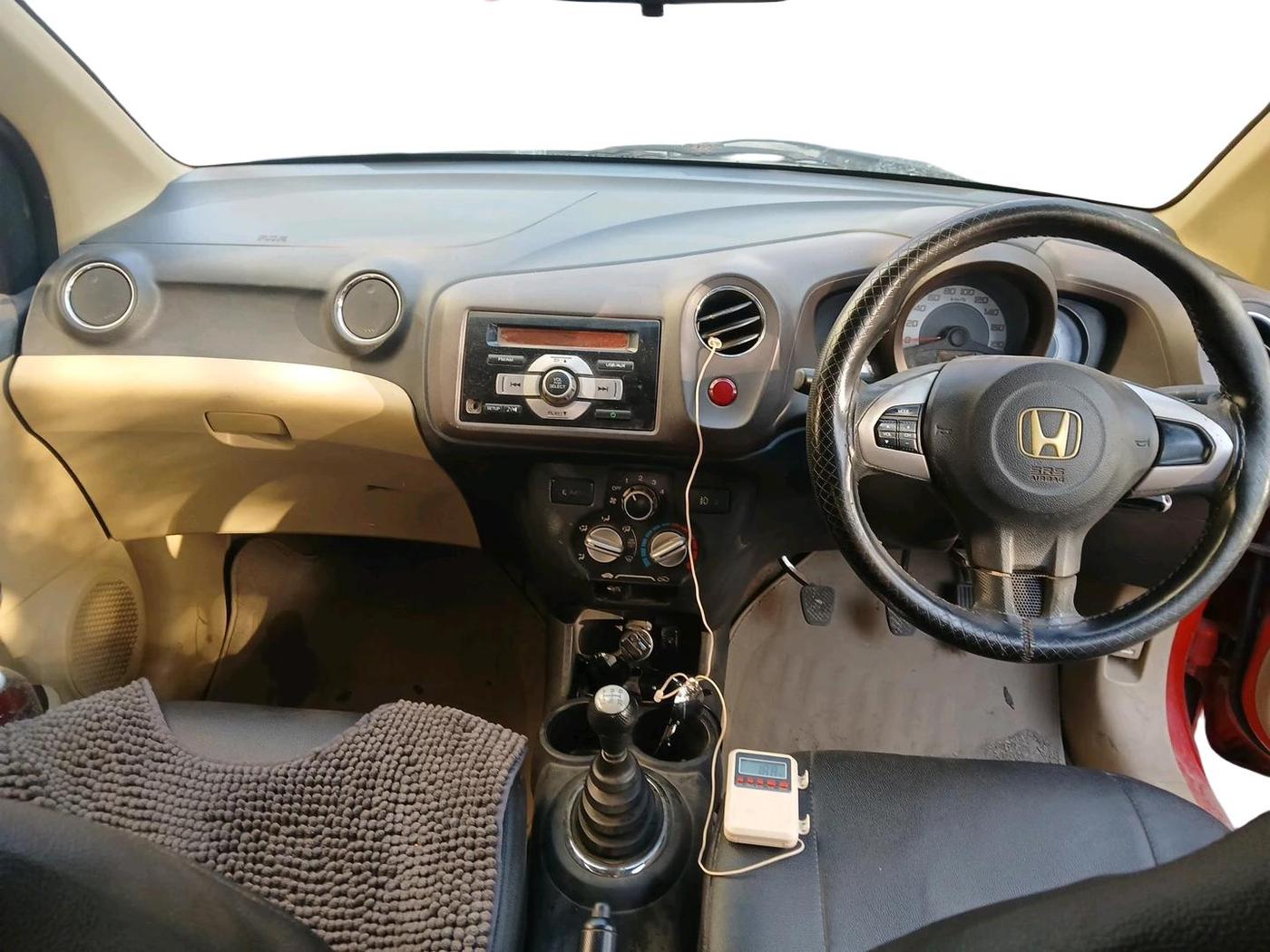 2012 Honda Brio V MT, CNG, Manual, 1,23,458 km, interior