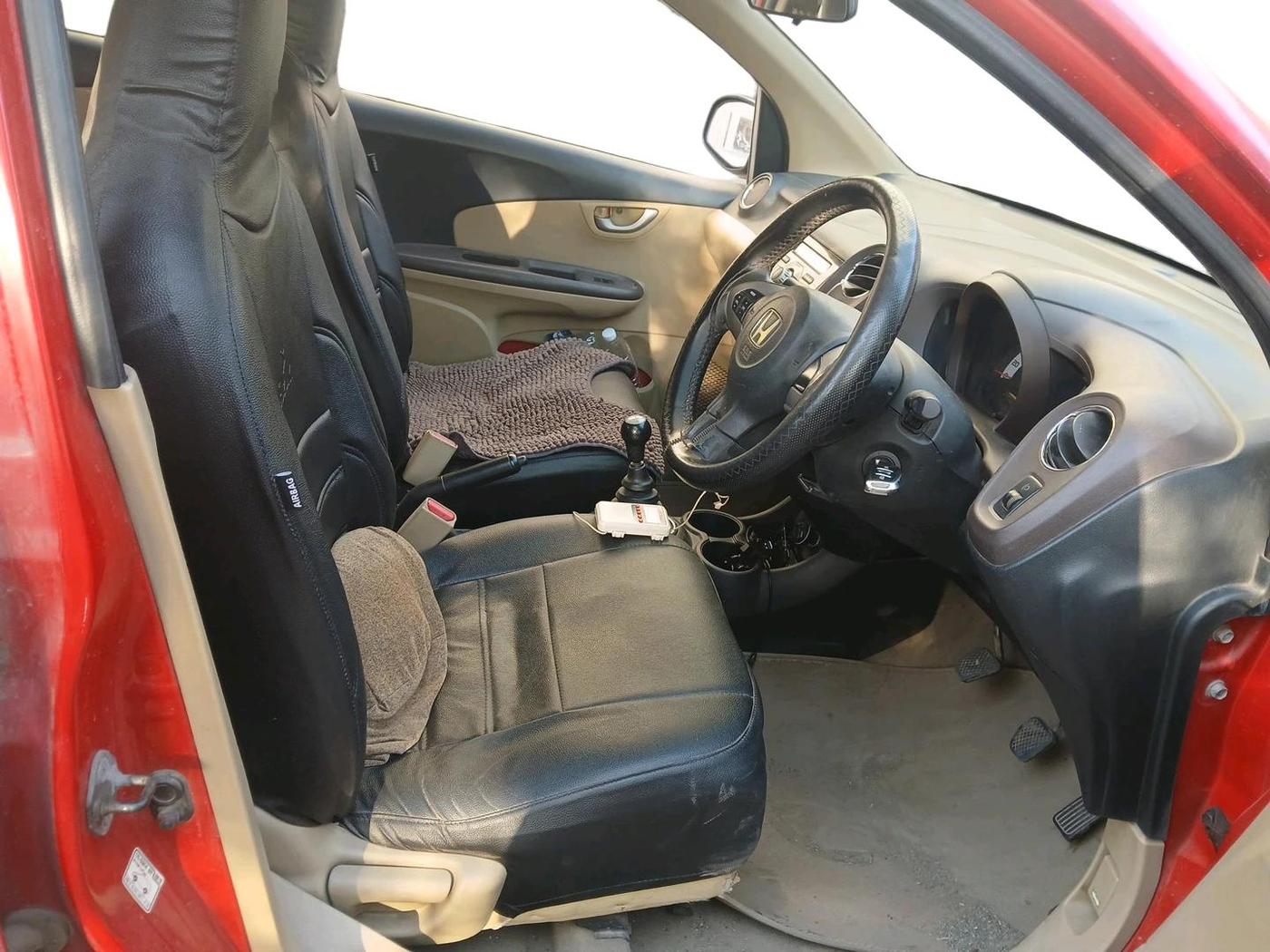 2012 Honda Brio V MT, CNG, Manual, 1,23,458 km, interior