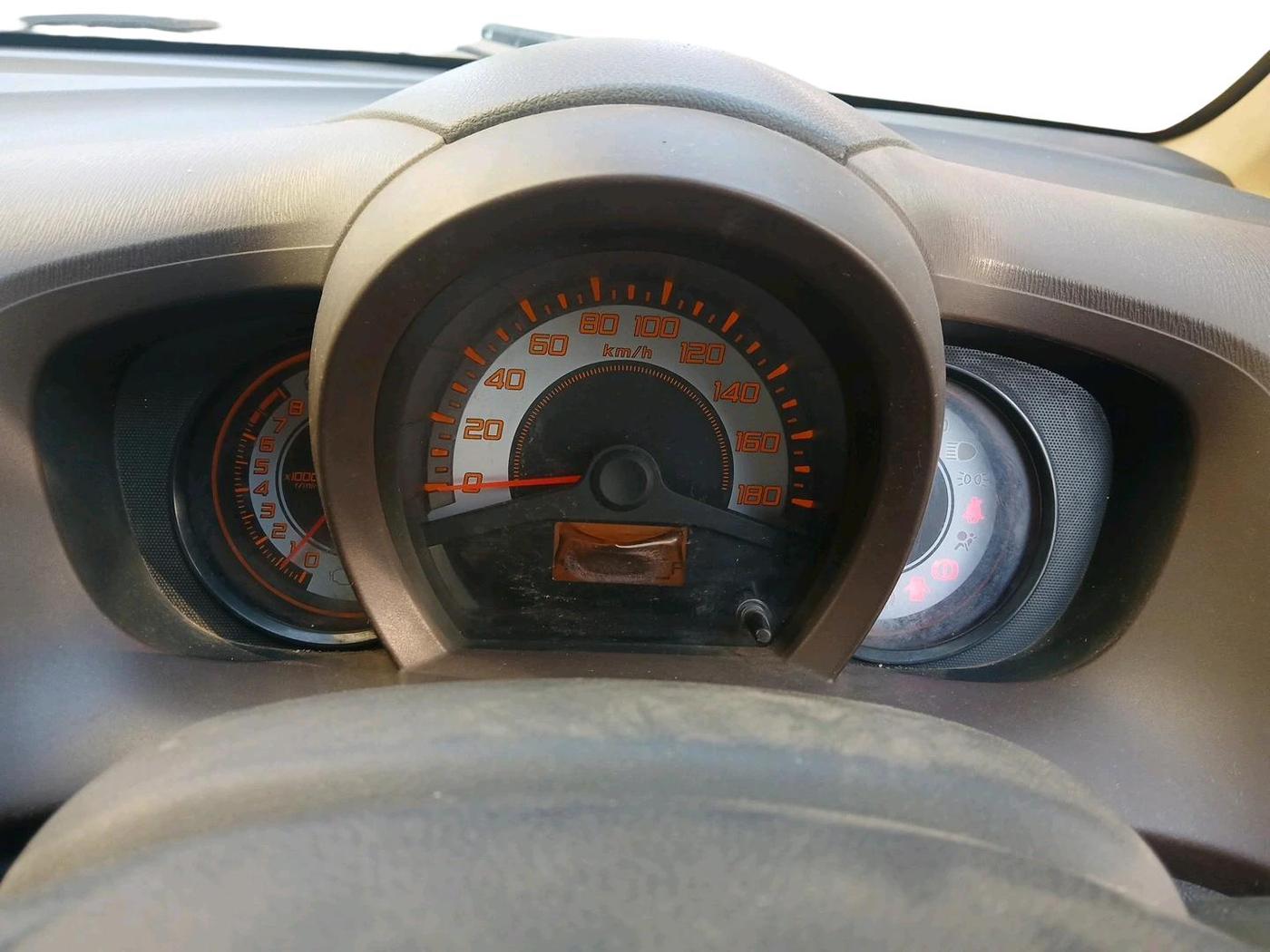 2012 Honda Brio V MT, CNG, Manual, 1,23,458 km, interior