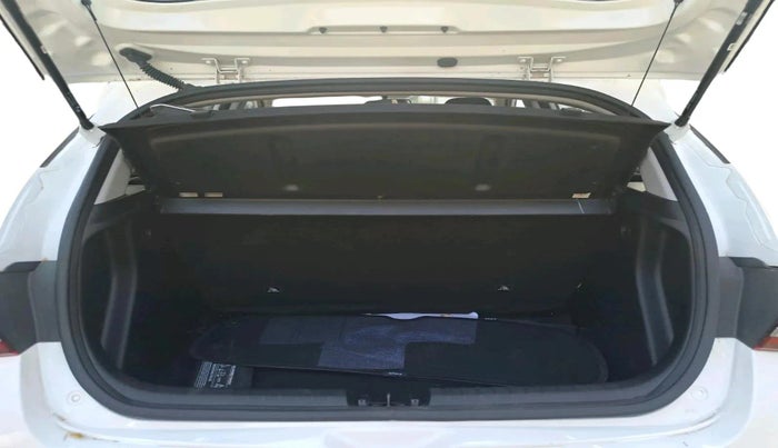 2025 Hyundai NEW I20 SPORTZ 1.2 MT, Petrol, Manual, 1,541 km, exterior