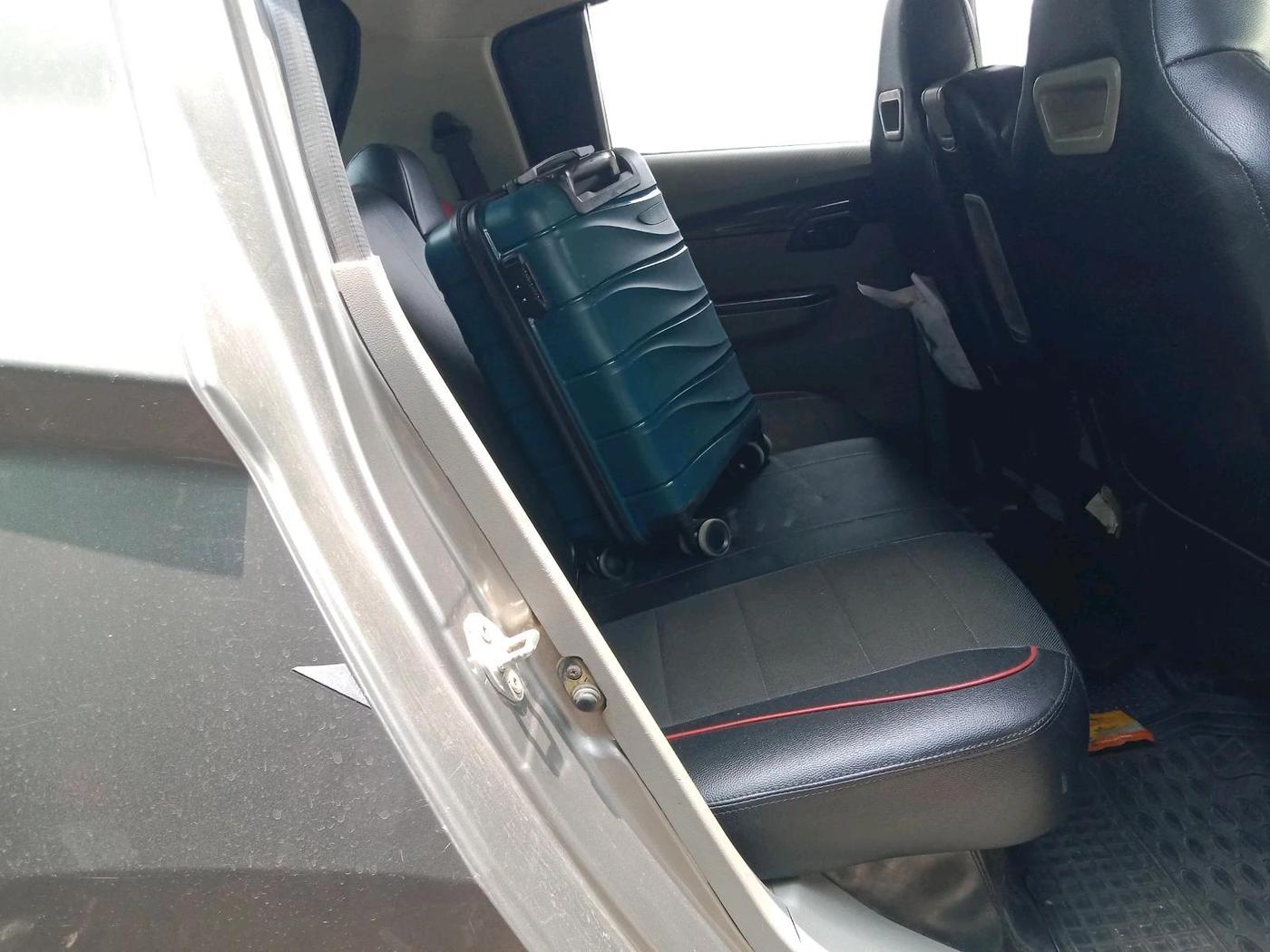 2017 Mahindra Kuv100 K4 D 6 STR, Diesel, Manual, 1,65,982 km, interior