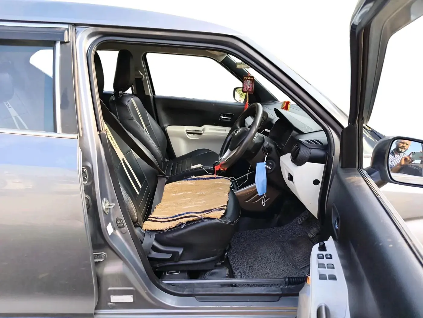 2017 Maruti IGNIS DELTA 1.2, CNG, Manual, 1,55,400 km, interior