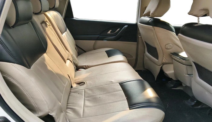 2017 Mahindra XUV500 W6, Diesel, Manual, 76,403 km, interior