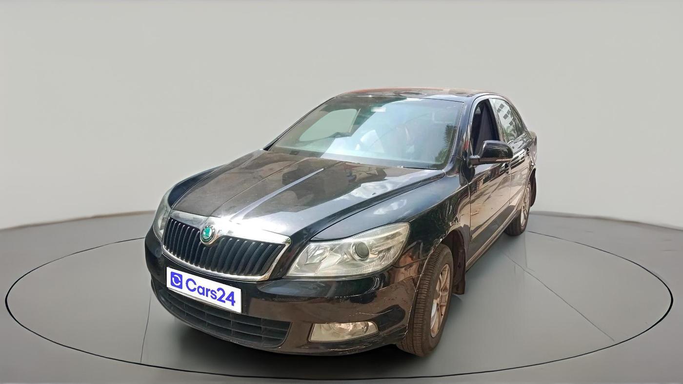 2013 Skoda Laura AMBIENTE 2.0 TDI CR MT, Diesel, Manual, 1,20,060 km, exterior
