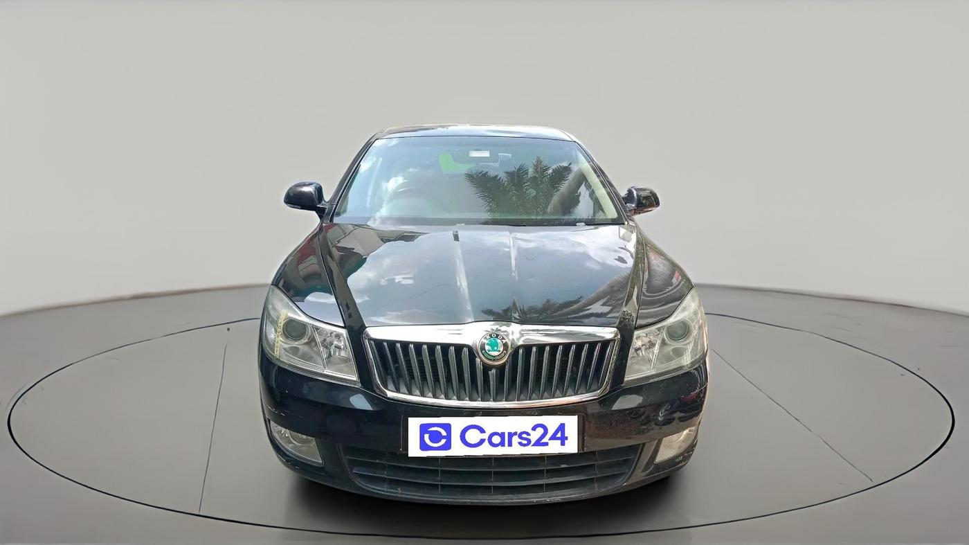 2013 Skoda Laura AMBIENTE 2.0 TDI CR MT, Diesel, Manual, 1,20,060 km, exterior