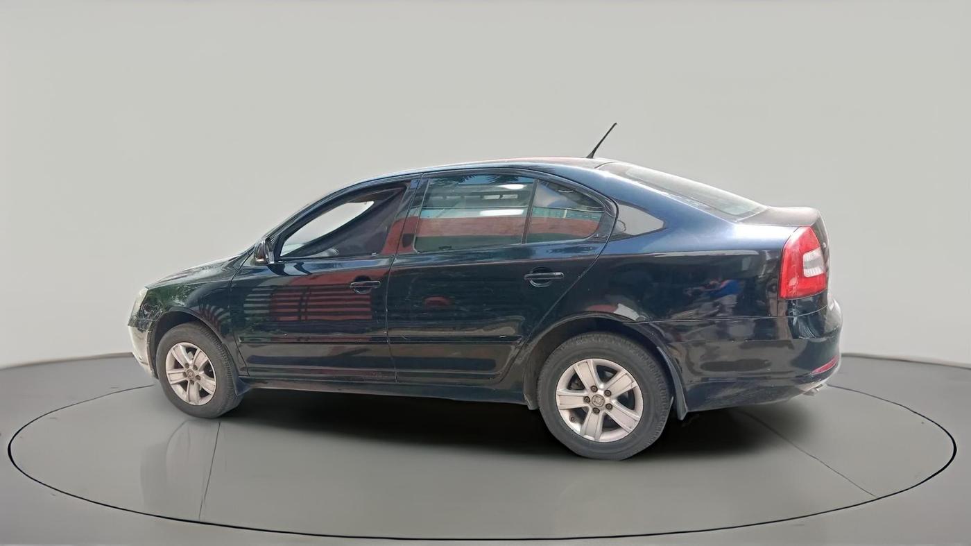 2013 Skoda Laura AMBIENTE 2.0 TDI CR MT, Diesel, Manual, 1,20,060 km, exterior
