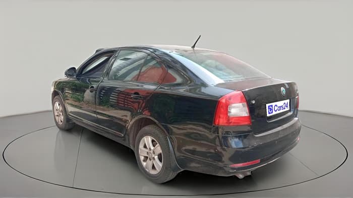 2013 Skoda Laura AMBIENTE 2.0 TDI CR MT, Diesel, Manual, 1,20,060 km, exterior