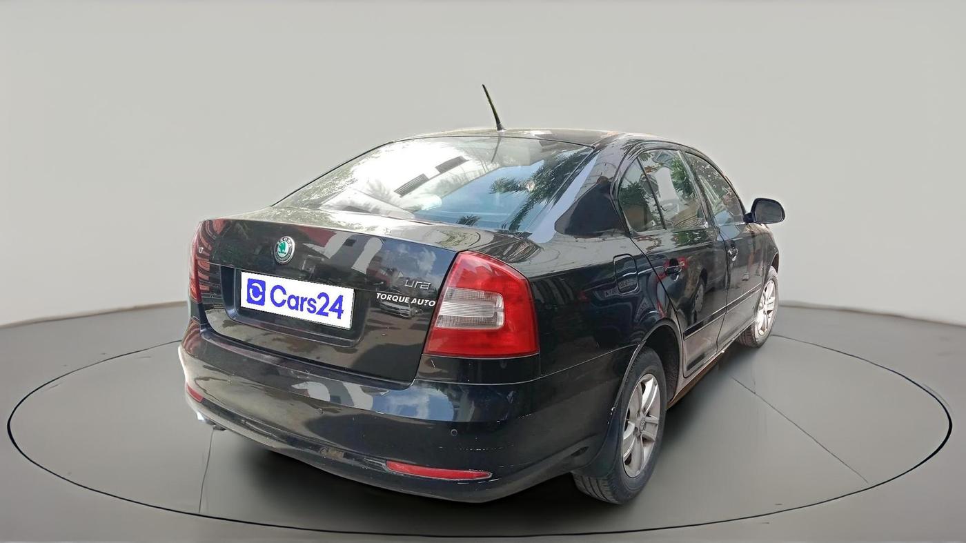 2013 Skoda Laura AMBIENTE 2.0 TDI CR MT, Diesel, Manual, 1,20,060 km, exterior