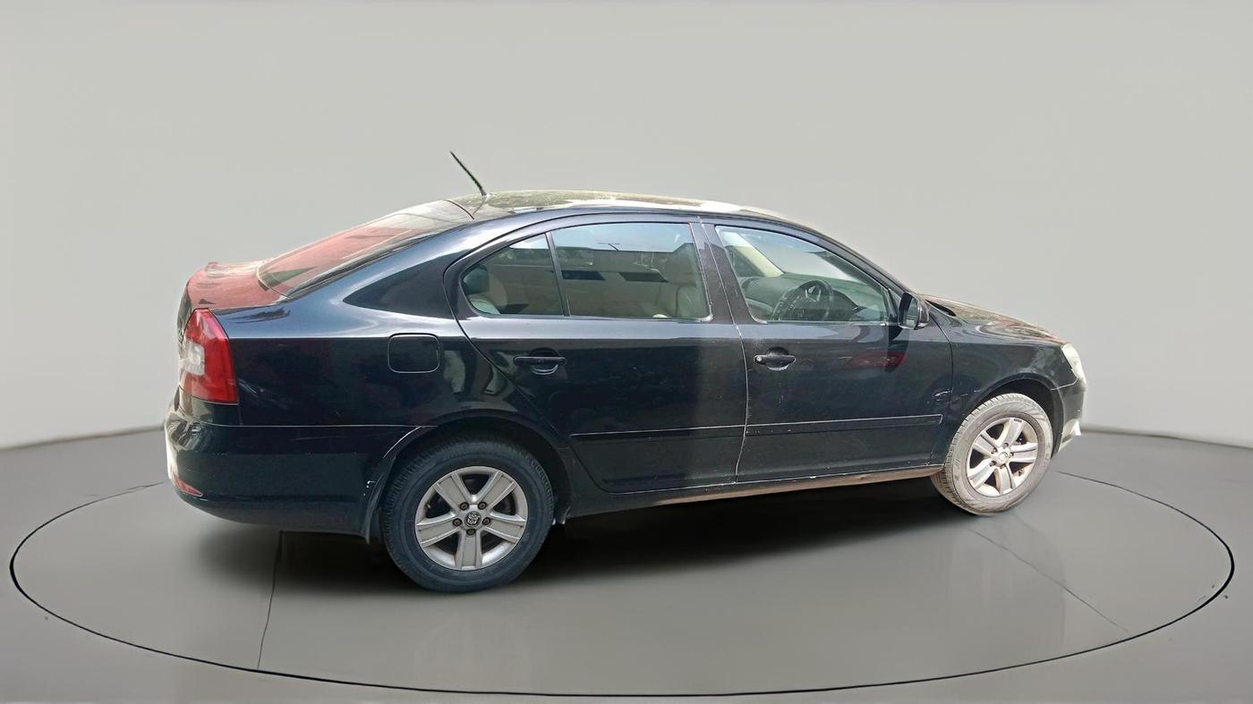 2013 Skoda Laura AMBIENTE 2.0 TDI CR MT, Diesel, Manual, 1,20,060 km, exterior
