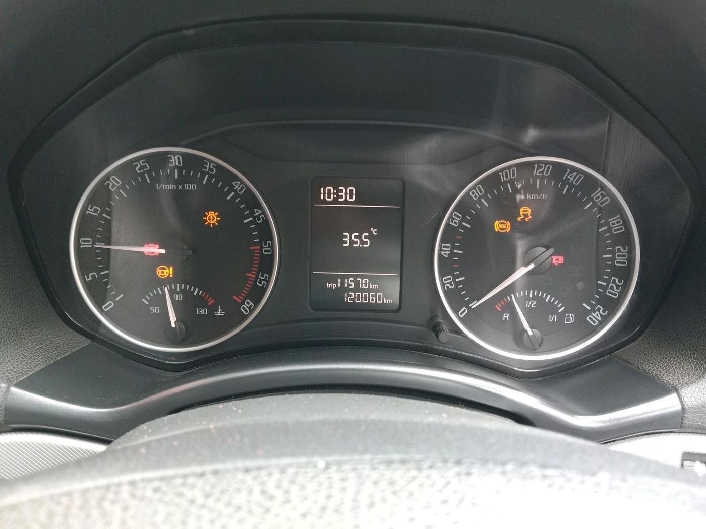 2013 Skoda Laura AMBIENTE 2.0 TDI CR MT, Diesel, Manual, 1,20,060 km, interior