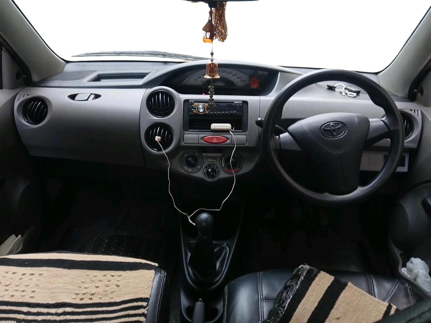 2011 Toyota Etios G, Petrol, Manual, 94,538 km, interior