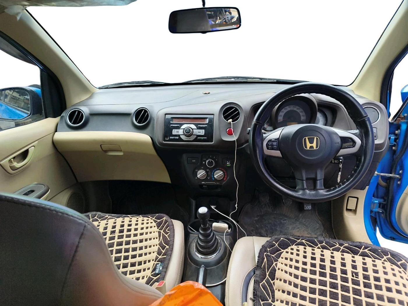 2013 Honda Brio S MT, CNG, Manual, 1,16,022 km, interior