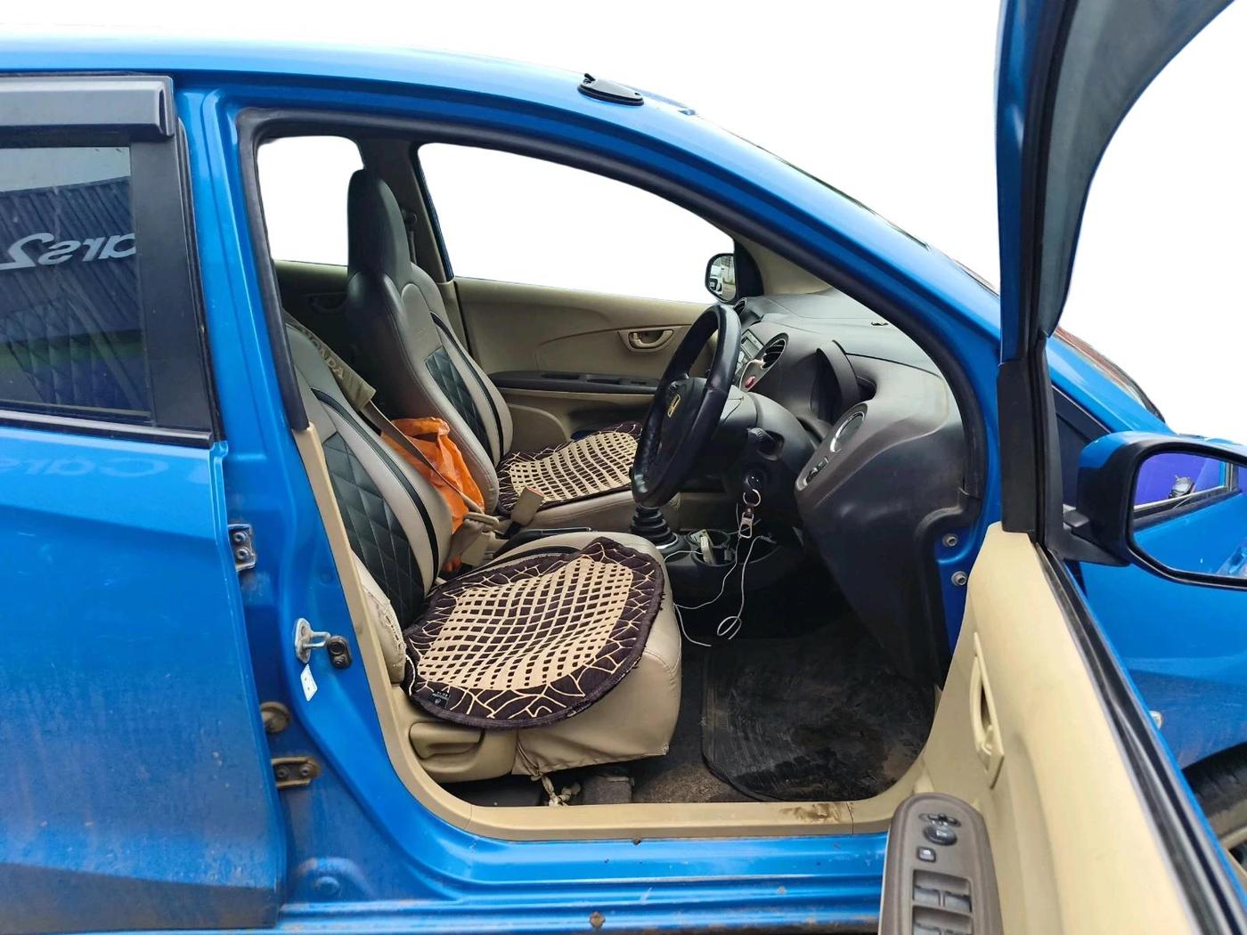 2013 Honda Brio S MT, CNG, Manual, 1,16,022 km, interior