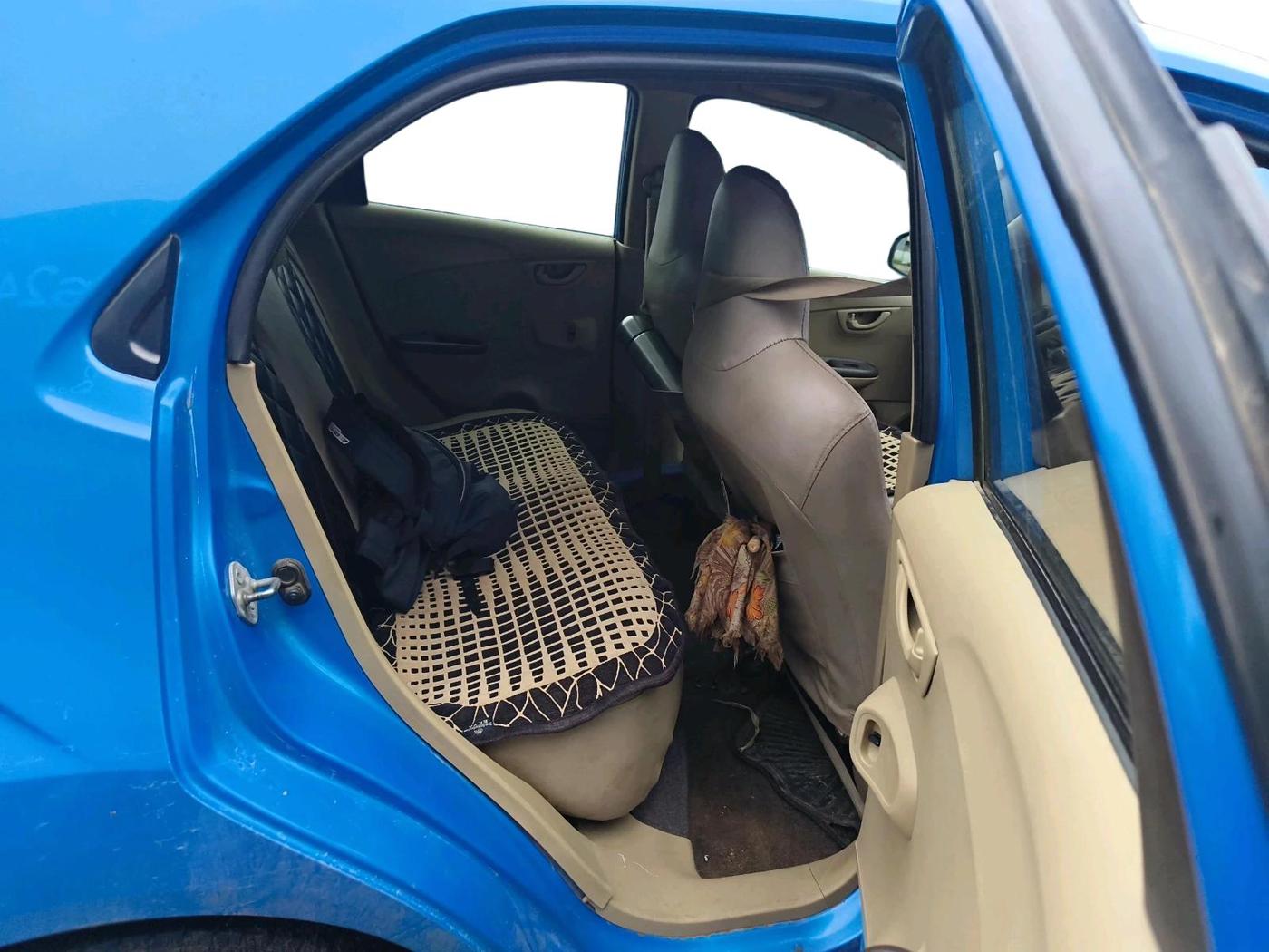 2013 Honda Brio S MT, CNG, Manual, 1,16,022 km, interior