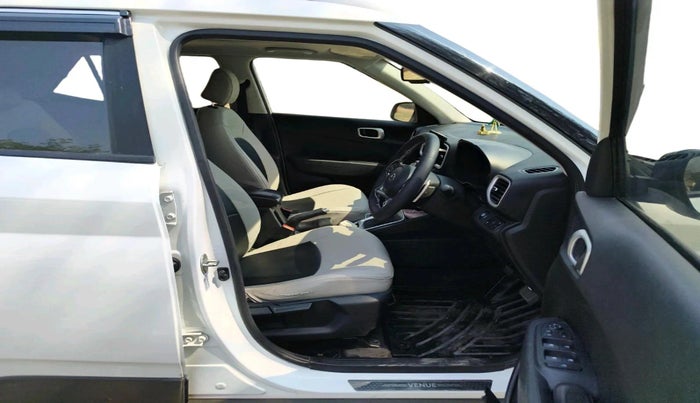 2021 Hyundai VENUE SX PLUS 1.0 TURBO DCT, Petrol, Automatic, 58,869 km, interior