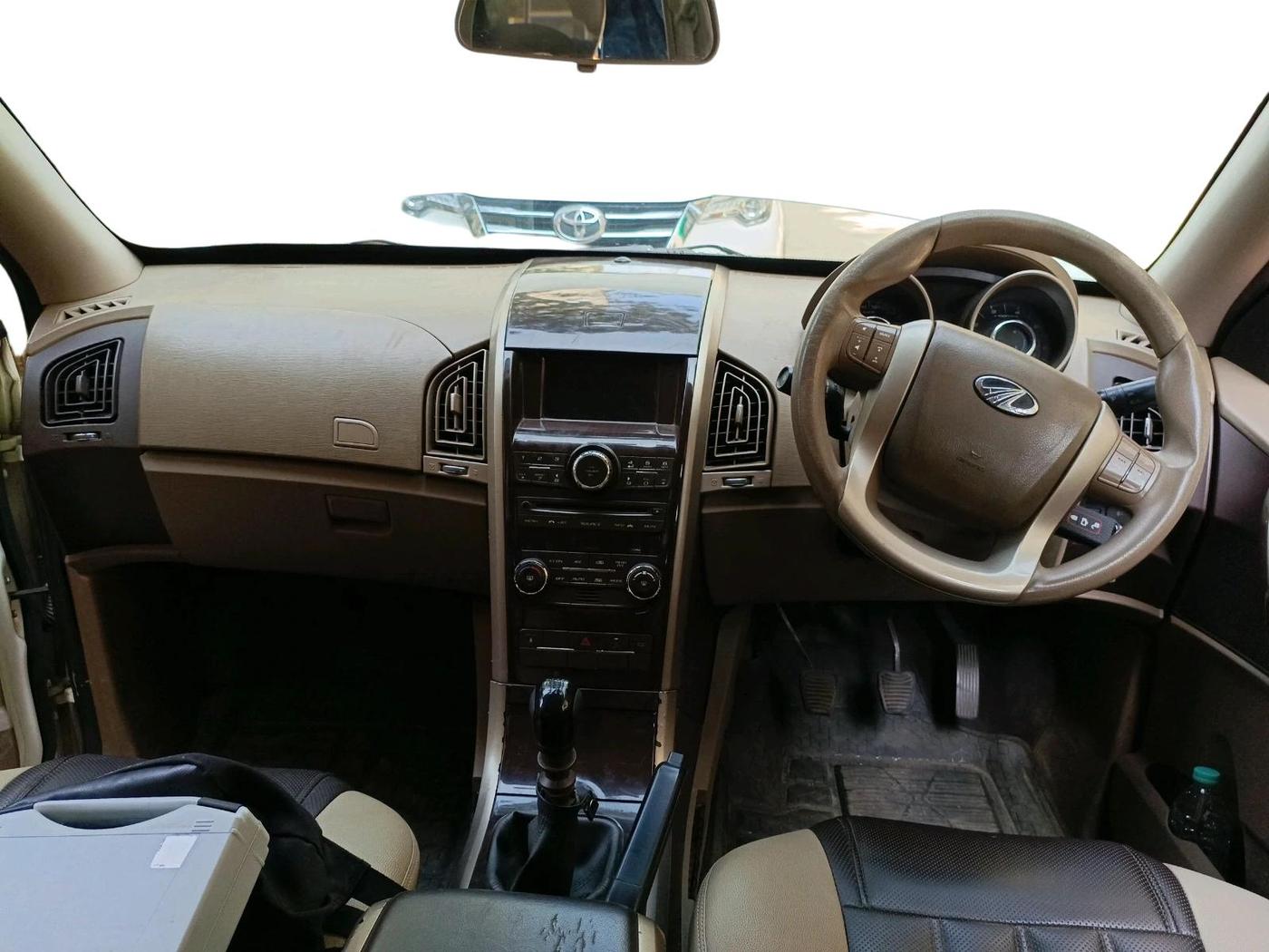 2014 Mahindra XUV500 W6, Diesel, Manual, 1,73,585 km, interior