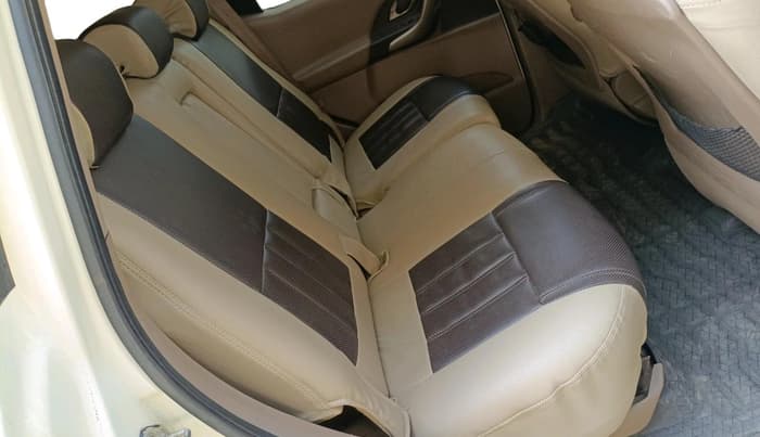2014 Mahindra XUV500 W6, Diesel, Manual, 1,73,585 km, interior