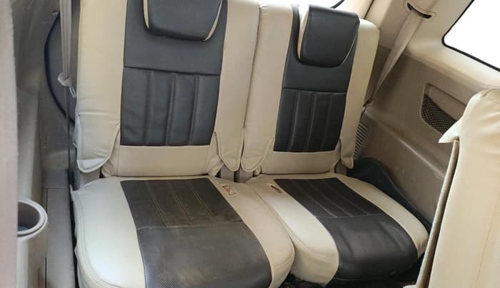 2014 Mahindra XUV500 W6, Diesel, Manual, 1,73,585 km, interior