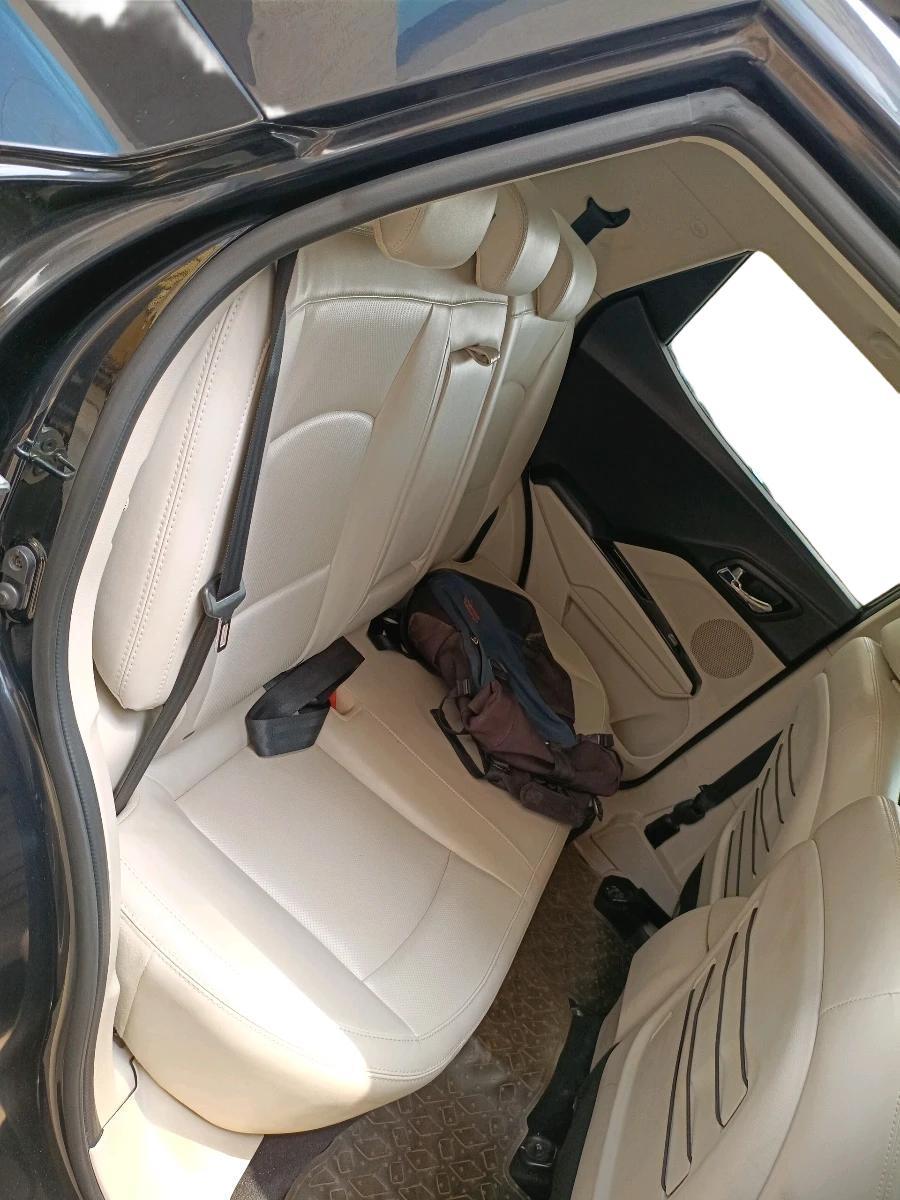 2021 Mahindra XUV300 W8 (O) 1.2 PETROL, Petrol, Manual, 47,876 km, interior