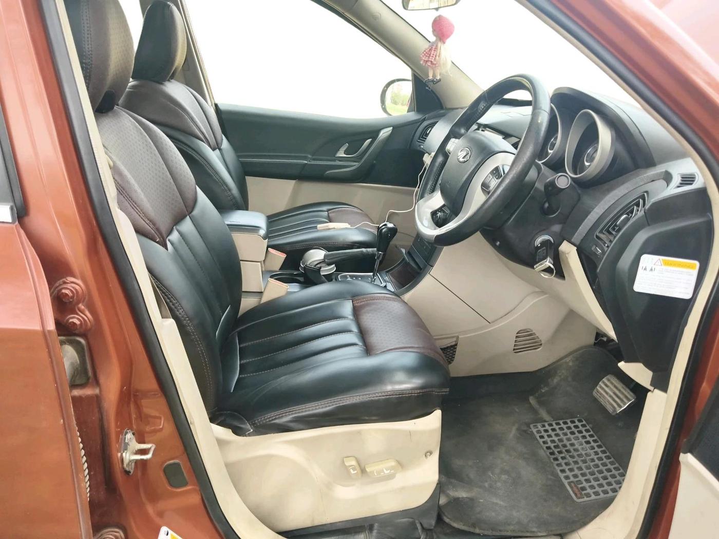 2016 Mahindra XUV500 W10 AT, Diesel, Automatic, 1,50,521 km, interior