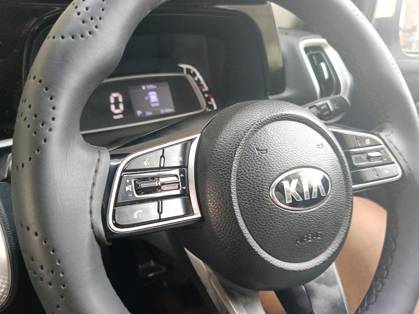 2020 KIA SONET HTK PLUS 1.5 AT, Diesel, Automatic, 1,31,954 km, interior