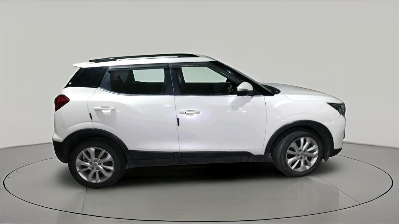 2020 Mahindra XUV300 W8 1.2 PETROL, Petrol, Manual, 45,740 km, exterior