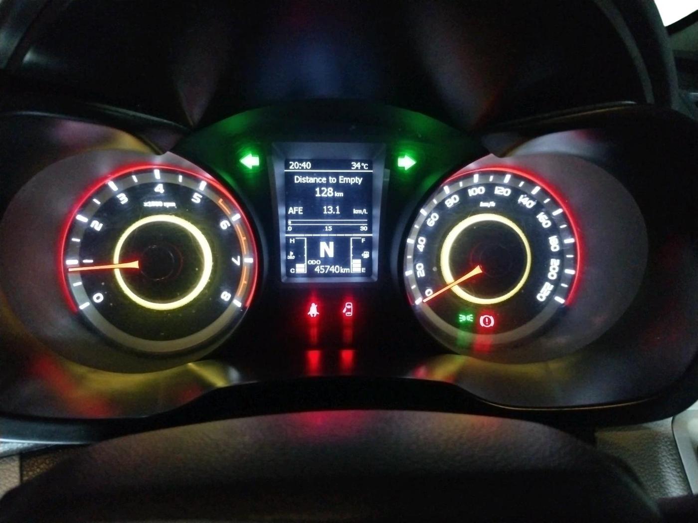 2020 Mahindra XUV300 W8 1.2 PETROL, Petrol, Manual, 45,740 km, interior