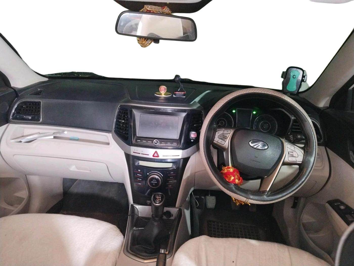 2020 Mahindra XUV300 W8 1.2 PETROL, Petrol, Manual, 45,740 km, interior