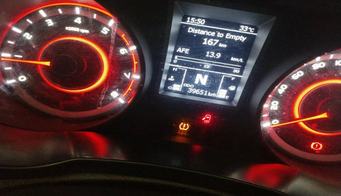 2022 Mahindra XUV300 W8 (O) 1.2 PETROL, Petrol, Manual, 39,651 km, interior