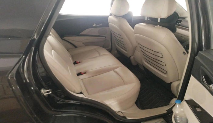 2022 Mahindra XUV300 W8 (O) 1.2 PETROL, Petrol, Manual, 39,651 km, interior