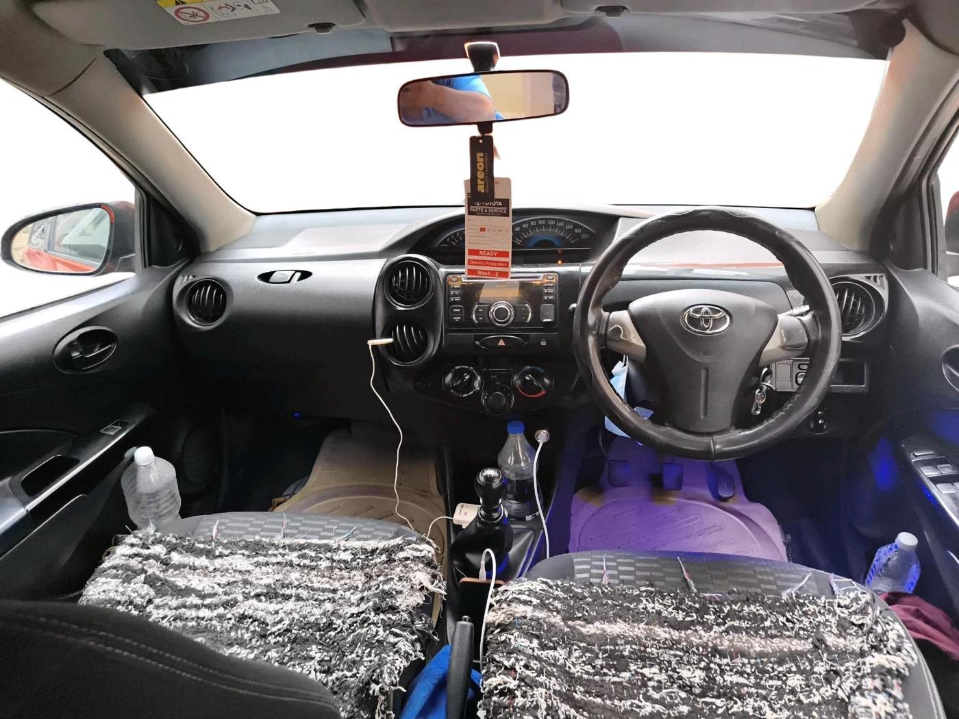 2015 Toyota Etios CROSS 1.4 GD, Diesel, Manual, 1,89,139 km, interior