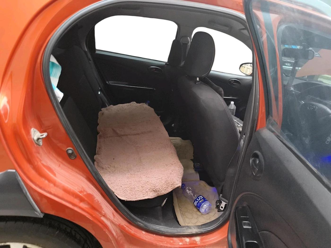 2015 Toyota Etios CROSS 1.4 GD, Diesel, Manual, 1,89,139 km, interior