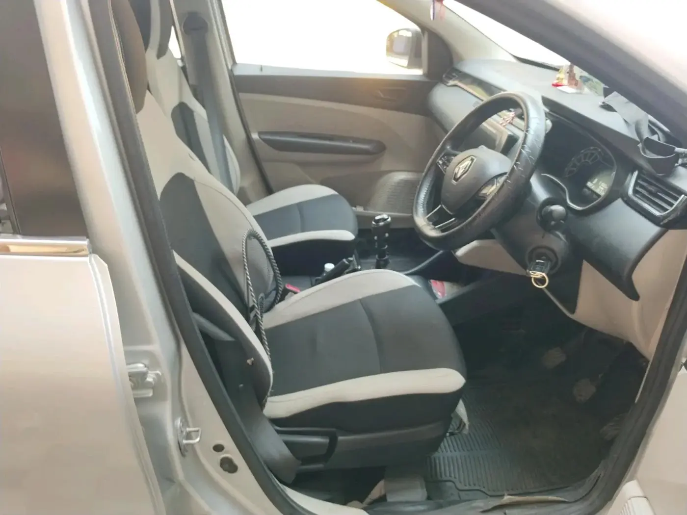 2022 Renault TRIBER RXT, Petrol, Manual, 51,503 km, interior