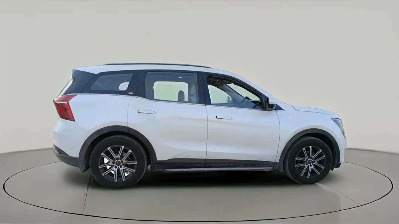2023 Mahindra XUV700 AX 7 LUXURY D MT 7 STR, Diesel, Manual, 1,02,949 km, exterior