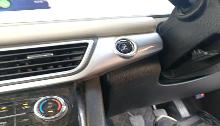 2023 Mahindra XUV700 AX 7 LUXURY D MT 7 STR, Diesel, Manual, 1,02,949 km, interior