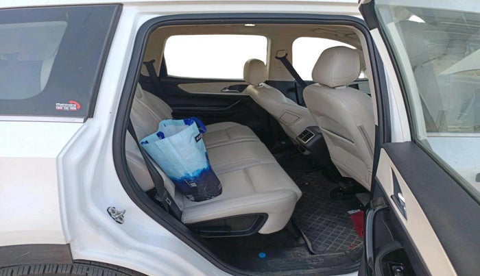 2023 Mahindra XUV700 AX 7 LUXURY D MT 7 STR, Diesel, Manual, 1,02,949 km, interior