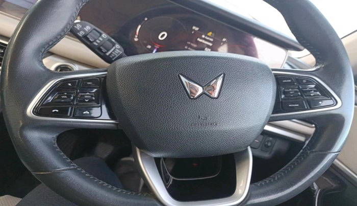 2023 Mahindra XUV700 AX 7 LUXURY D MT 7 STR, Diesel, Manual, 1,02,949 km, interior