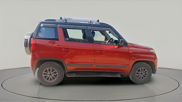 2018 Mahindra TUV300 T10 DUAL TONE, Diesel, Manual, 1,16,489 km, exterior