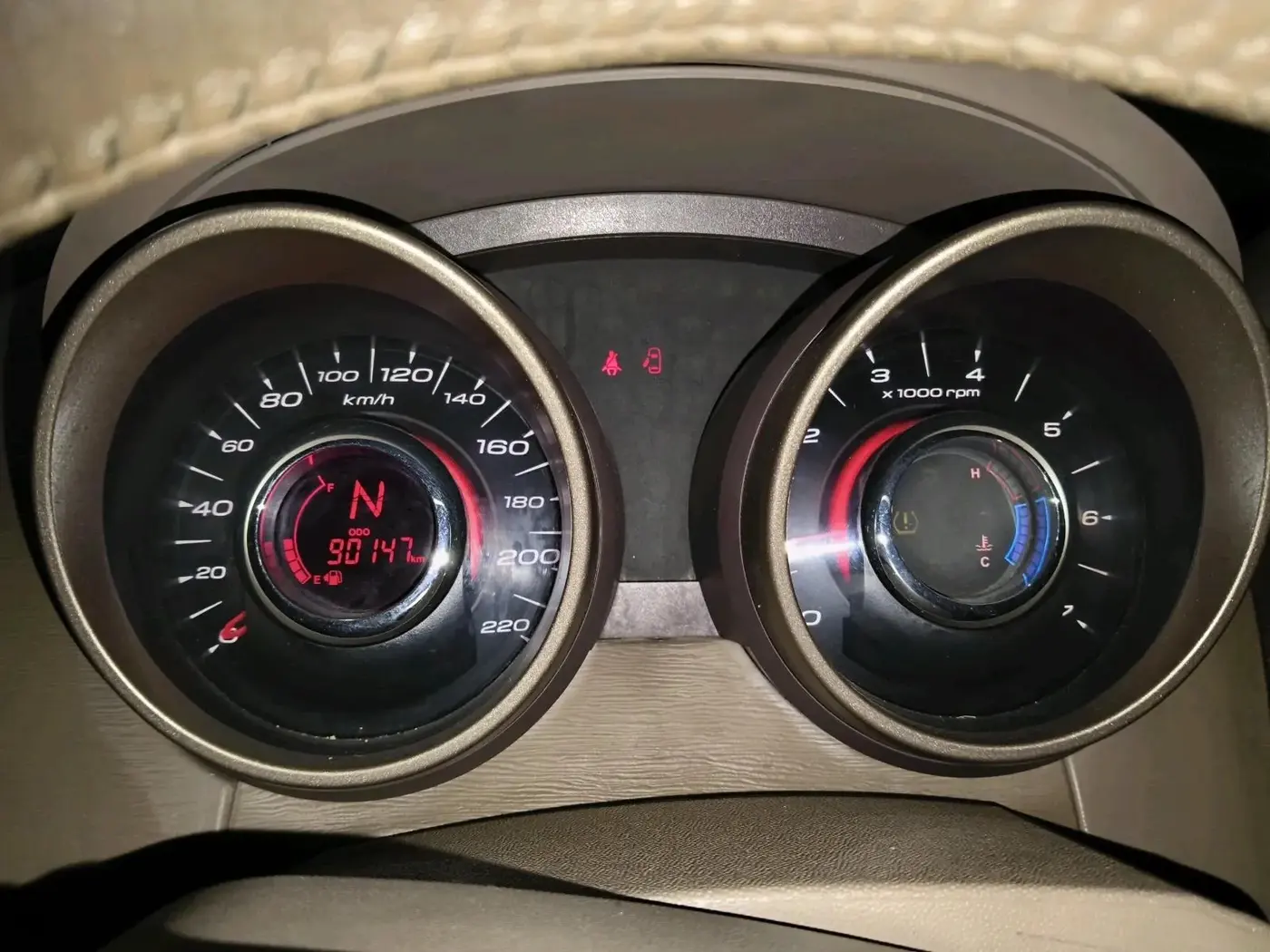 2015 Mahindra XUV500 W8, Diesel, Manual, 90,147 km, interior