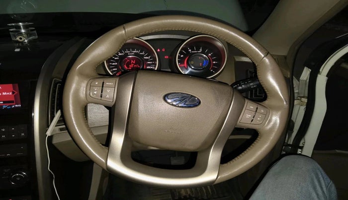 2015 Mahindra XUV500 W8, Diesel, Manual, 90,147 km, interior