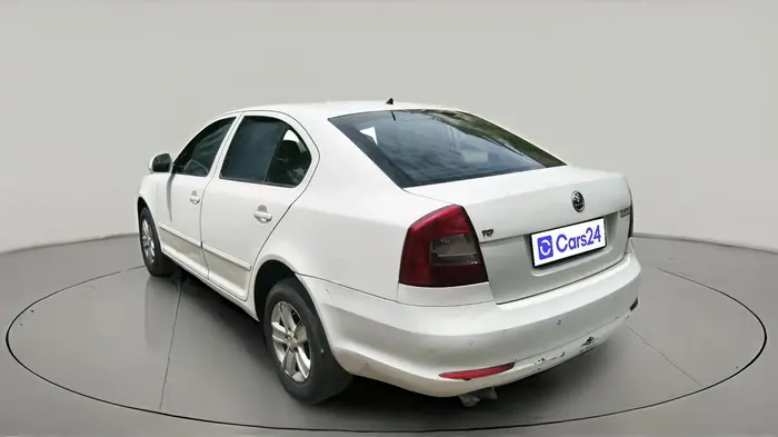 2010 Skoda Laura AMBIENTE 2.0 TDI CR MT, Diesel, Manual, 1,30,465 km, exterior