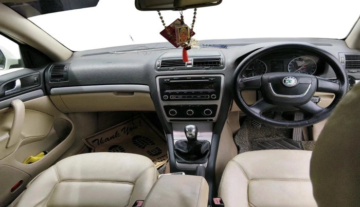 2010 Skoda Laura AMBIENTE 2.0 TDI CR MT, Diesel, Manual, 1,30,465 km, interior