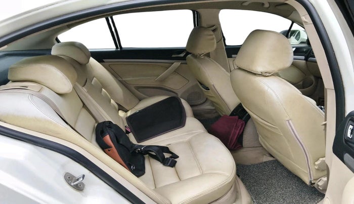 2010 Skoda Laura AMBIENTE 2.0 TDI CR MT, Diesel, Manual, 1,30,465 km, interior