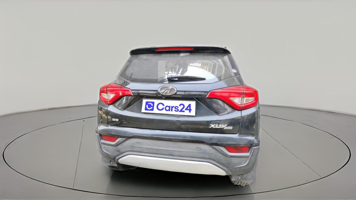 2021 Mahindra XUV300 W8 (O) 1.5 DIESEL, Diesel, Manual, 1,32,167 km, exterior