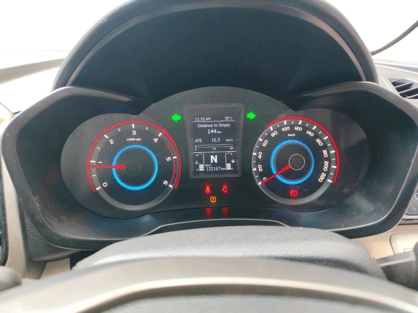 2021 Mahindra XUV300 W8 (O) 1.5 DIESEL, Diesel, Manual, 1,32,167 km, interior